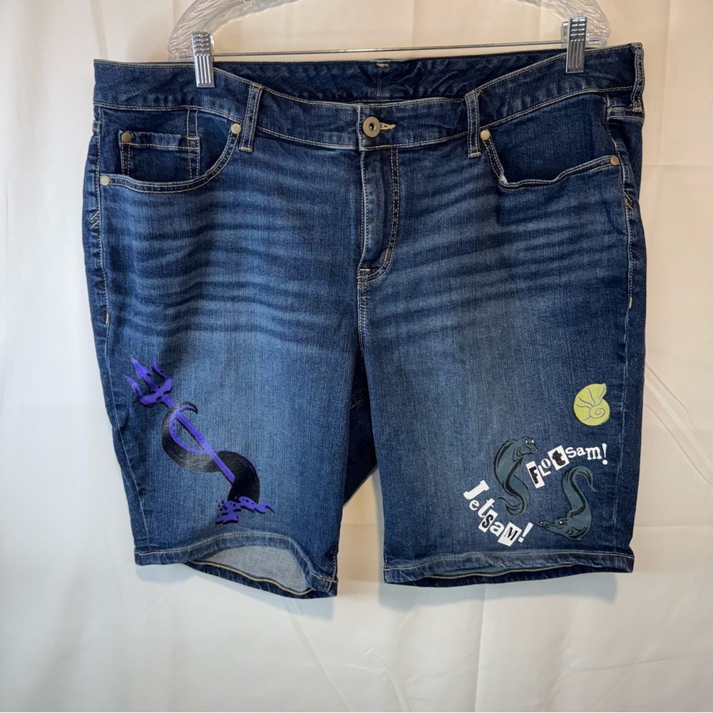 Torrid Disney Villains Bermuda Boyfriend Denim‎ Jean Shorts Ursula  Plus Size 22